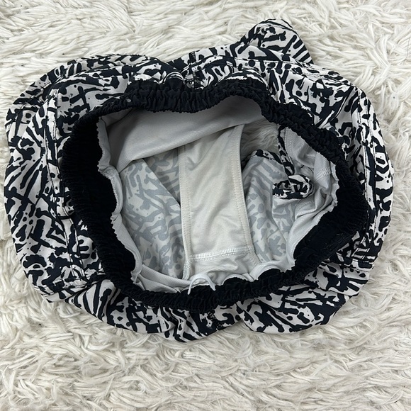 Lululemon Tracker Shorts - Picture 2 of 6